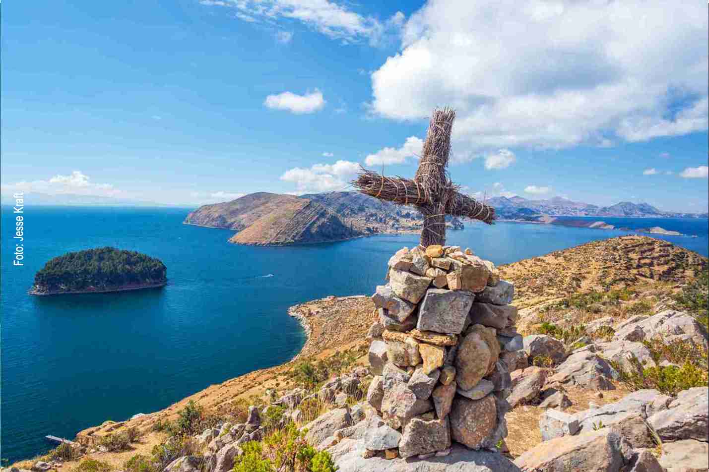 Kreuz auf einem Hügel am Titicacasee